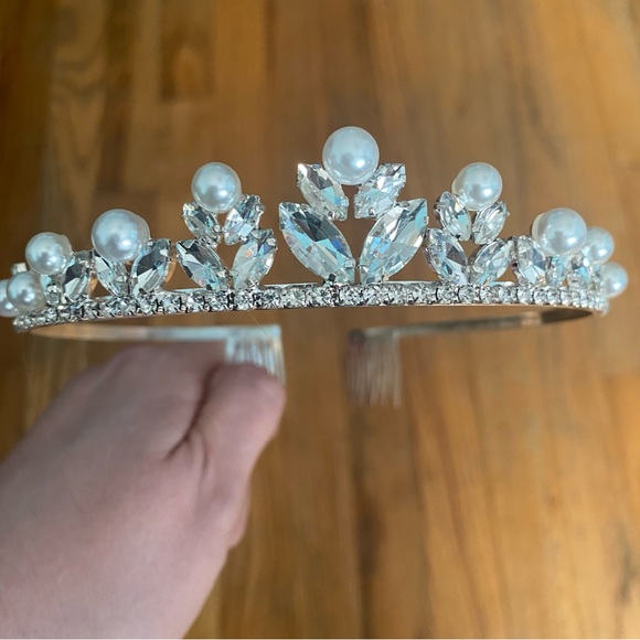 Communion or Flower Girl Dress (Off White) Girls Size 10 with veil and tiara - Picture 11 of 16